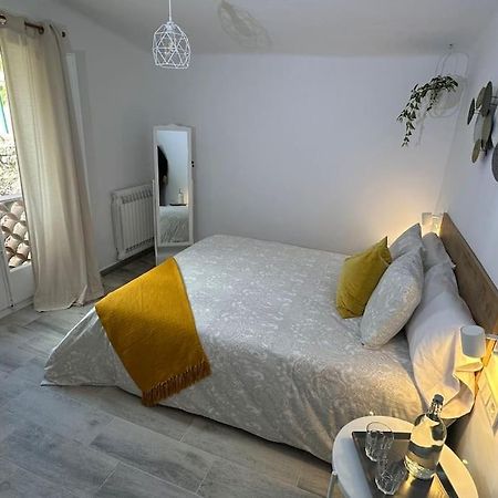 Habitacion Roca Foradada En Casa Cami De Les Aiguees Monistrol De Montserrat المظهر الخارجي الصورة
