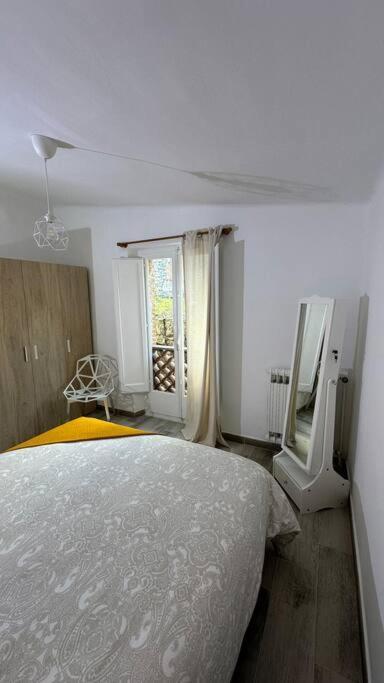 Habitacion Roca Foradada En Casa Cami De Les Aiguees Monistrol De Montserrat المظهر الخارجي الصورة