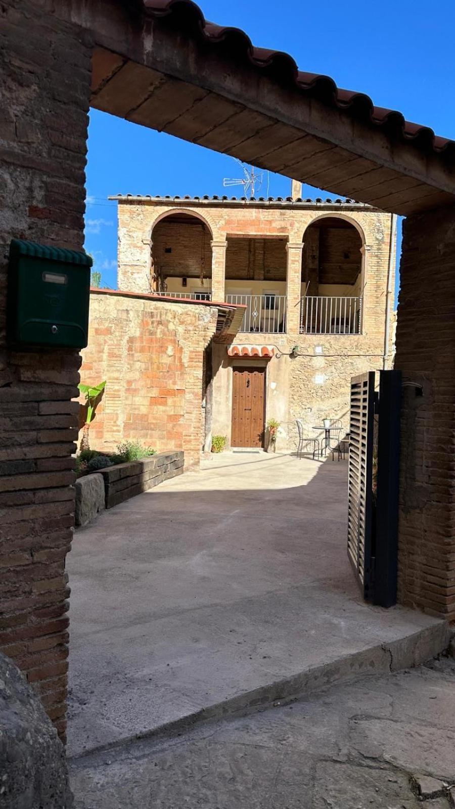 Habitacion Roca Foradada En Casa Cami De Les Aiguees Monistrol De Montserrat المظهر الخارجي الصورة